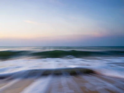 Complete horizon to horizon wave blur gradient
