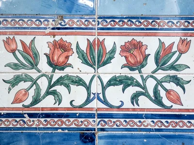 Horizontal border strip — saz-leaf scroll, tulip heads at regular intervals, cor