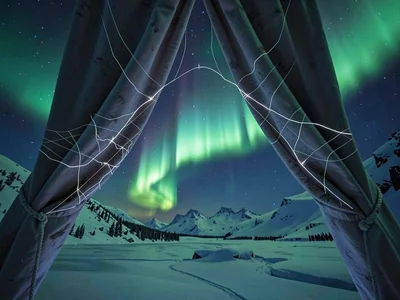 Curtain folds catching magnetic field line geometry