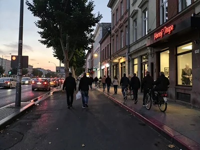 Evening commute at transition moment