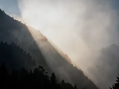 Shadow enlargement in fog