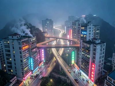 Four-level highway interchange