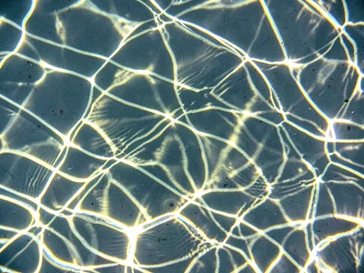 Bright caustic in shallow