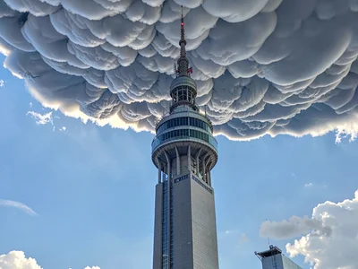 Mammatus beneath spreading anvil