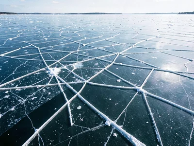 Ice sheet with polygon fracture pattern