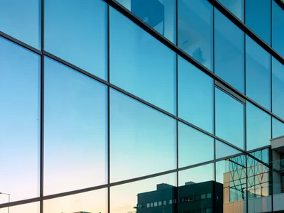 Building reflecting clear gradient without clouds