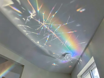Spectrum bleeding across ceiling from window crystal