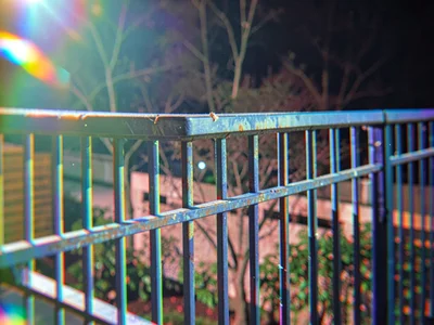 Railing against light chromatic