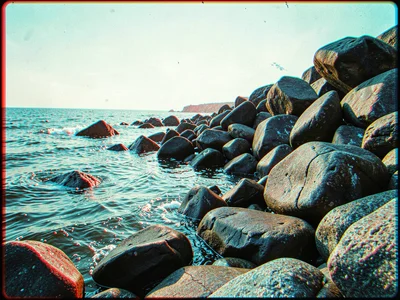 A tide-washed rocky coastline with boulders at different distances — the anaglyp