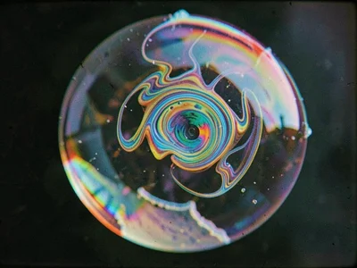 Film swirling with convection currents