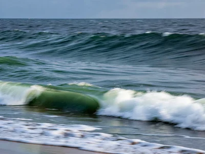 Wave energy visible in blur intensity