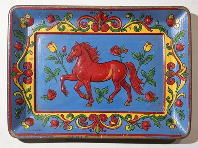 Knäck tray — painted wooden tray with rosemaling scrollwork in red, yellow, gree