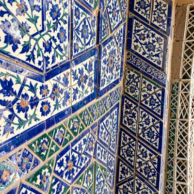 Samarkand blue majolica against Central Asian terracotta, detail of terracotta a