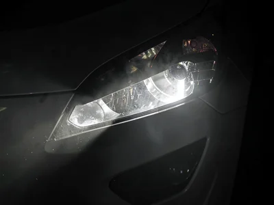 Car headlight illuminating fog
