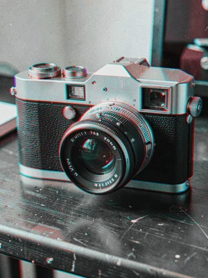 A vintage camera on a table, the anaglyph fringing picking out the lens barrel, 