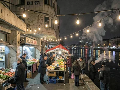 Night market closing time