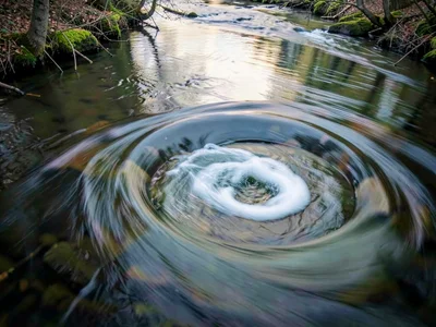 Backwater eddy as circular blur