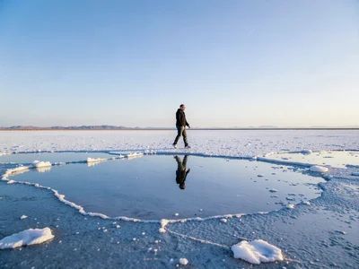 Single figure and reflection indistinguishable from each other