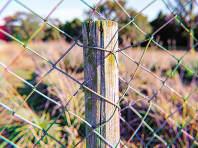 Fence post with color fringing