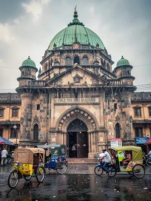 Old Dhaka mosque with rickshaws