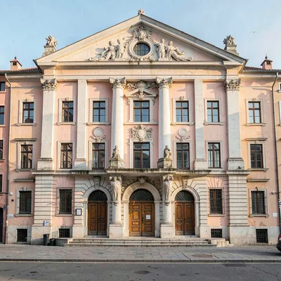 Building facade symmetry