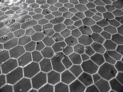 Water surface forming hexagonal cells at specific frequency