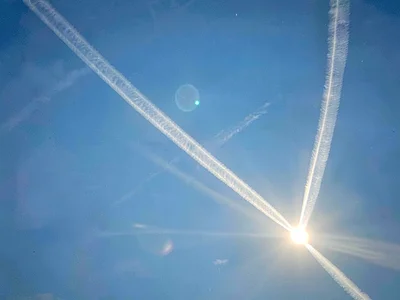 Sun dogs with tail streamers extending outward