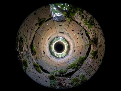 Monument pinhole