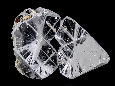 Twinned crystal showing interpenetration