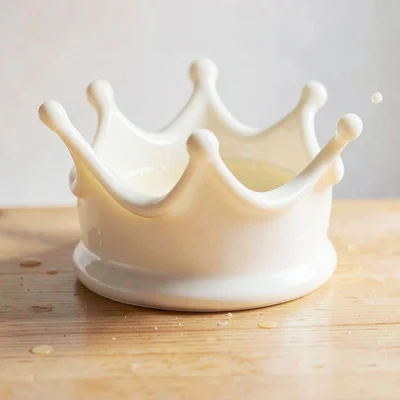 Drop collision milk crown