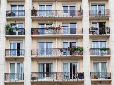 Balcony repetition with variation