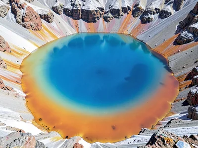 Pool gradient from blue center to orange rim