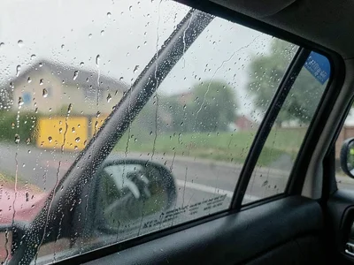 Car windows fogging from inside, humidity of passengers versus cold glass