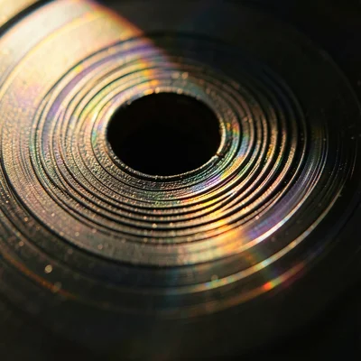 45 RPM single with large center hole, wide adapter area and sparse groove spacin