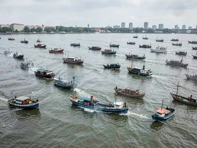River with boats accumulated into overlapping ghost trails on water