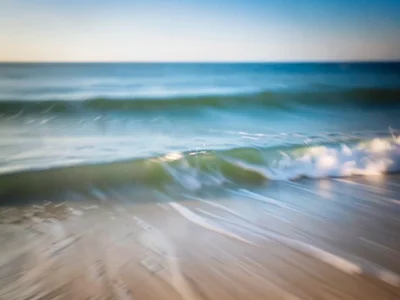 Complete horizon to horizon wave blur gradient