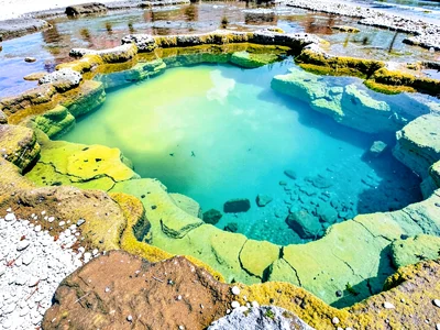 Natural gradient in mineral pool