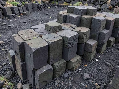 Dolerite columns with pentagonal variation