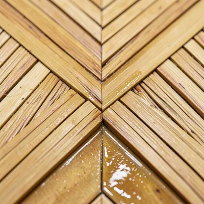 Close-up of a straw chevron corner where the directional straws meet at 90 degre