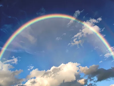 Circumzenithal arc creating rainbow smile above