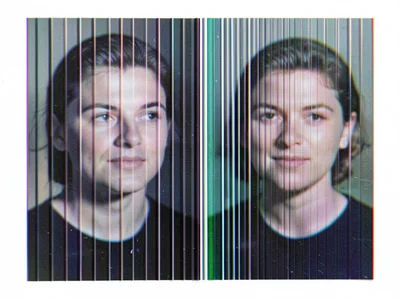 Lenticular depth illusion edge, flat print suddenly revealing fake parallax, dep