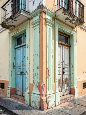 Corner Doorway Two-Face Color