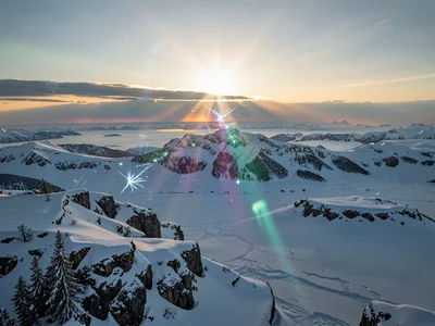Subhorizon phenomena from elevated vantage