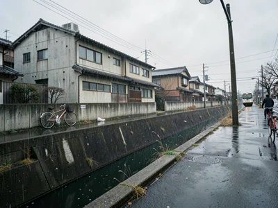 Bicycle path canal