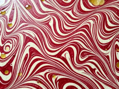 Gel-git comb marbling pattern, regular undulating waves of alternating red and c