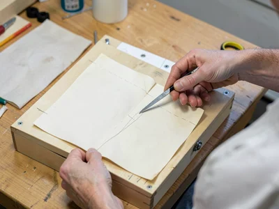 Bookbinder sewing pages