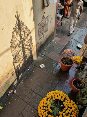 Gopuram shadow pattern