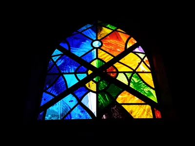 Stained glass projecting single color