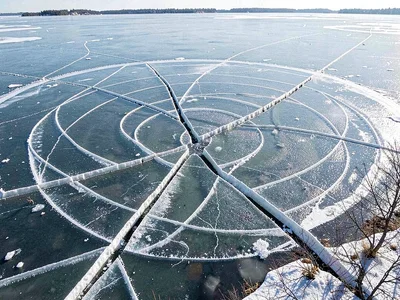 Ice rotation creating spiral crack pattern