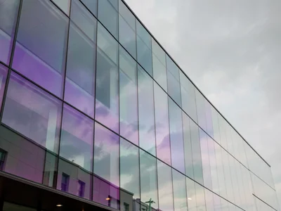 Overcast sky as soft gradient in glass